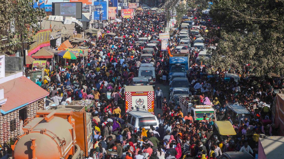 Maha Kumbh 2025: Massive 300 km Traffic Jam Paralyzes Prayagraj, Netizens Express Frustration