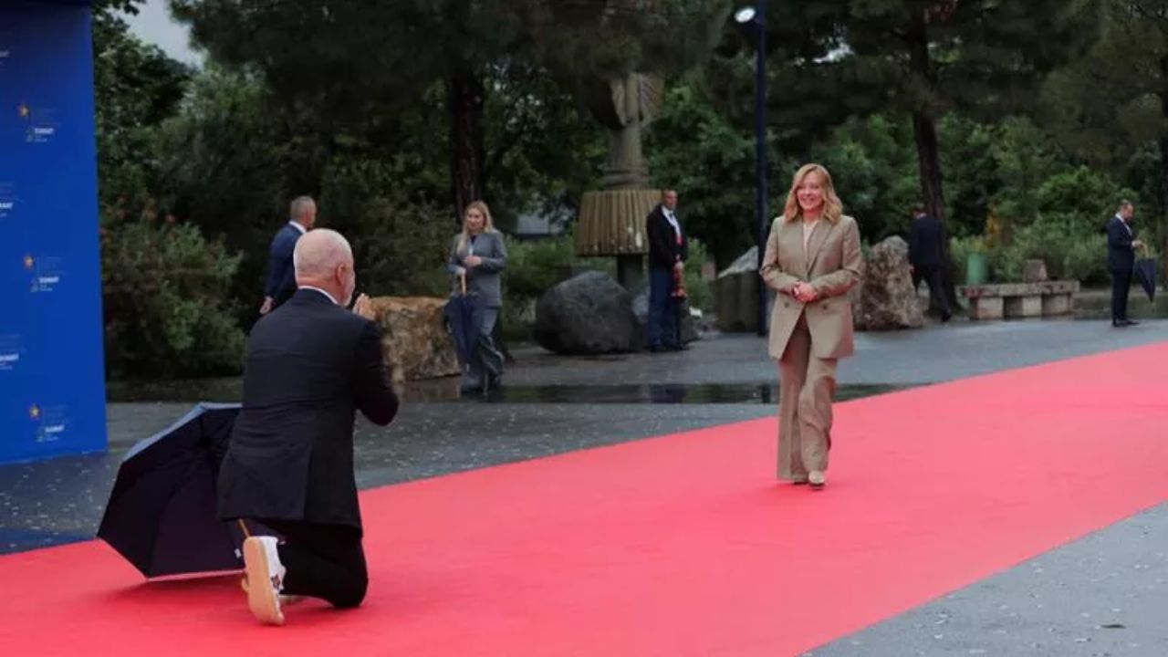 Edi Rama Kneels with ‘Namaste’ to Welcome Italian PM Meloni