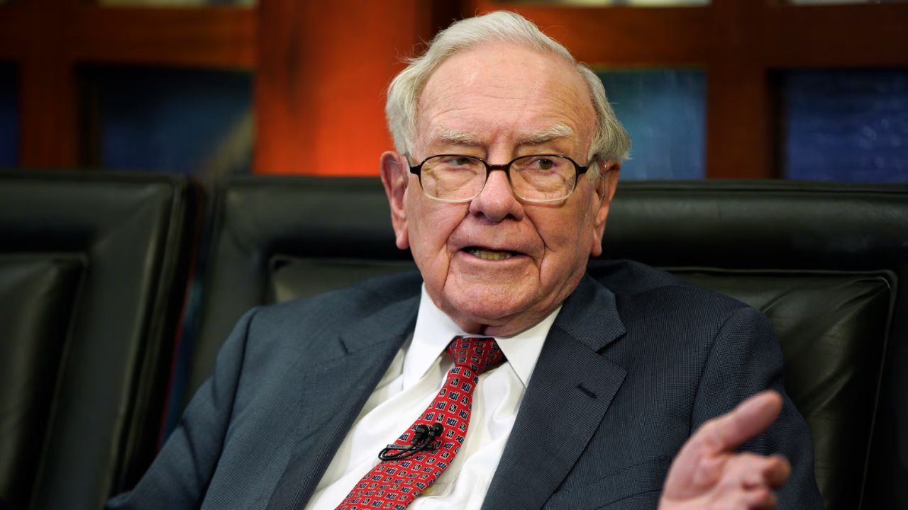 From Failing Textiles to a $1 Trillion Empire: Warren Buffett’s Greatest Investment Masterclass