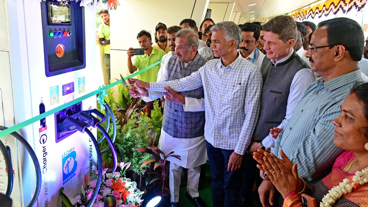 Karnataka’s Green Leap: India’s First Solar-Powered EV Charging Hub Near Bengaluru Airport